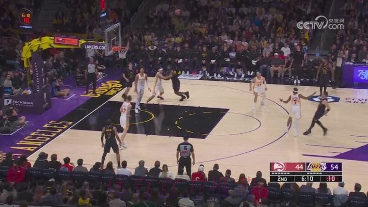 詹姆斯31+9+10 湖人大胜老鹰